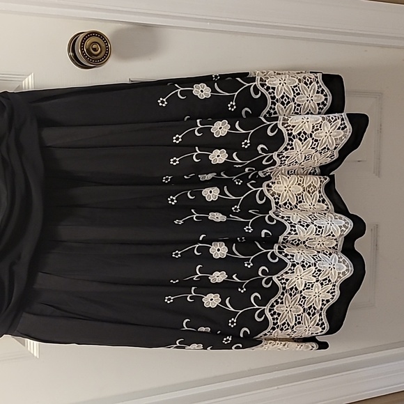 SLNY Black Dress with White Floral Edging - Picture 2 of 6